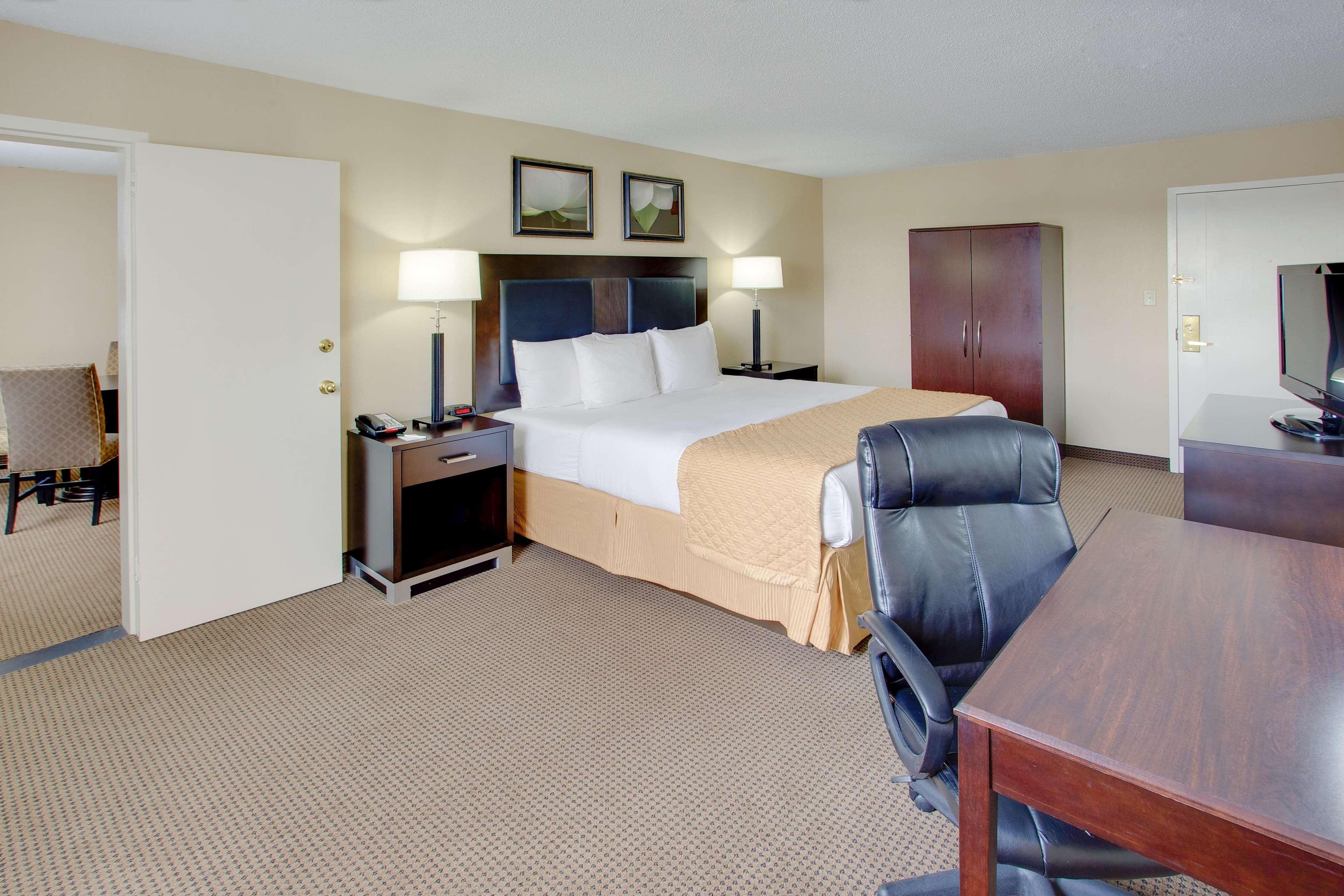 Hampton Inn Manchester Downtown Exterior photo