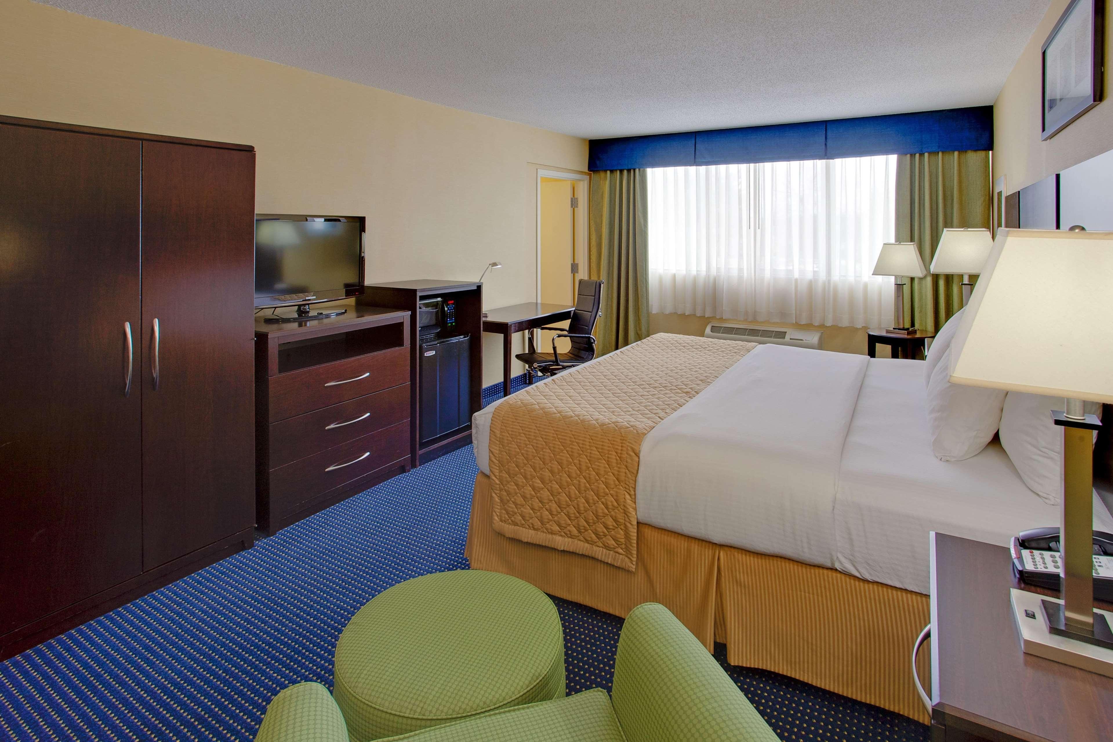 Hampton Inn Manchester Downtown Exterior photo