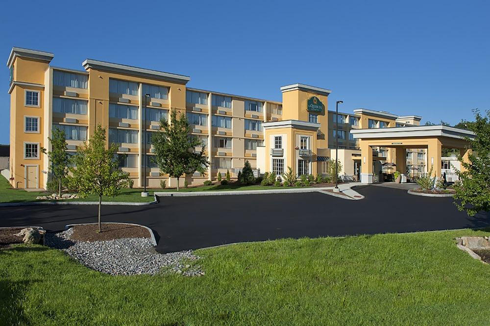 Hampton Inn Manchester Downtown Exterior photo