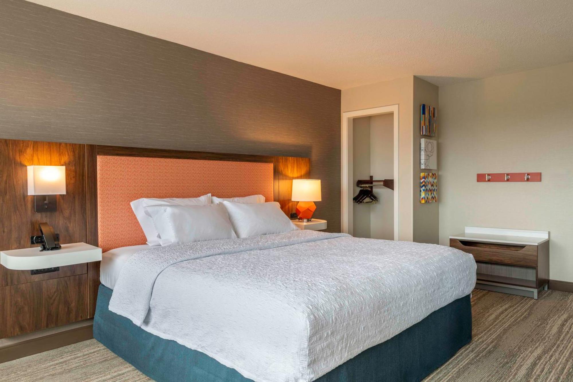 Hampton Inn Manchester Downtown Exterior photo