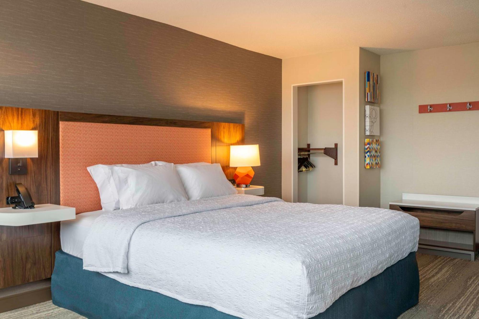 Hampton Inn Manchester Downtown Exterior photo