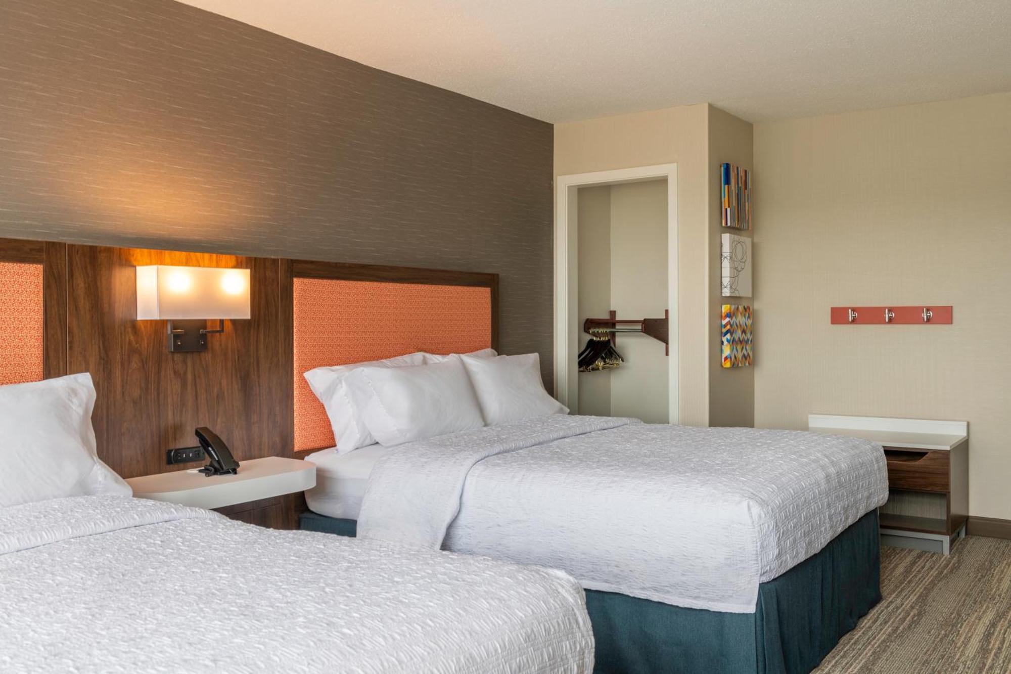 Hampton Inn Manchester Downtown Exterior photo