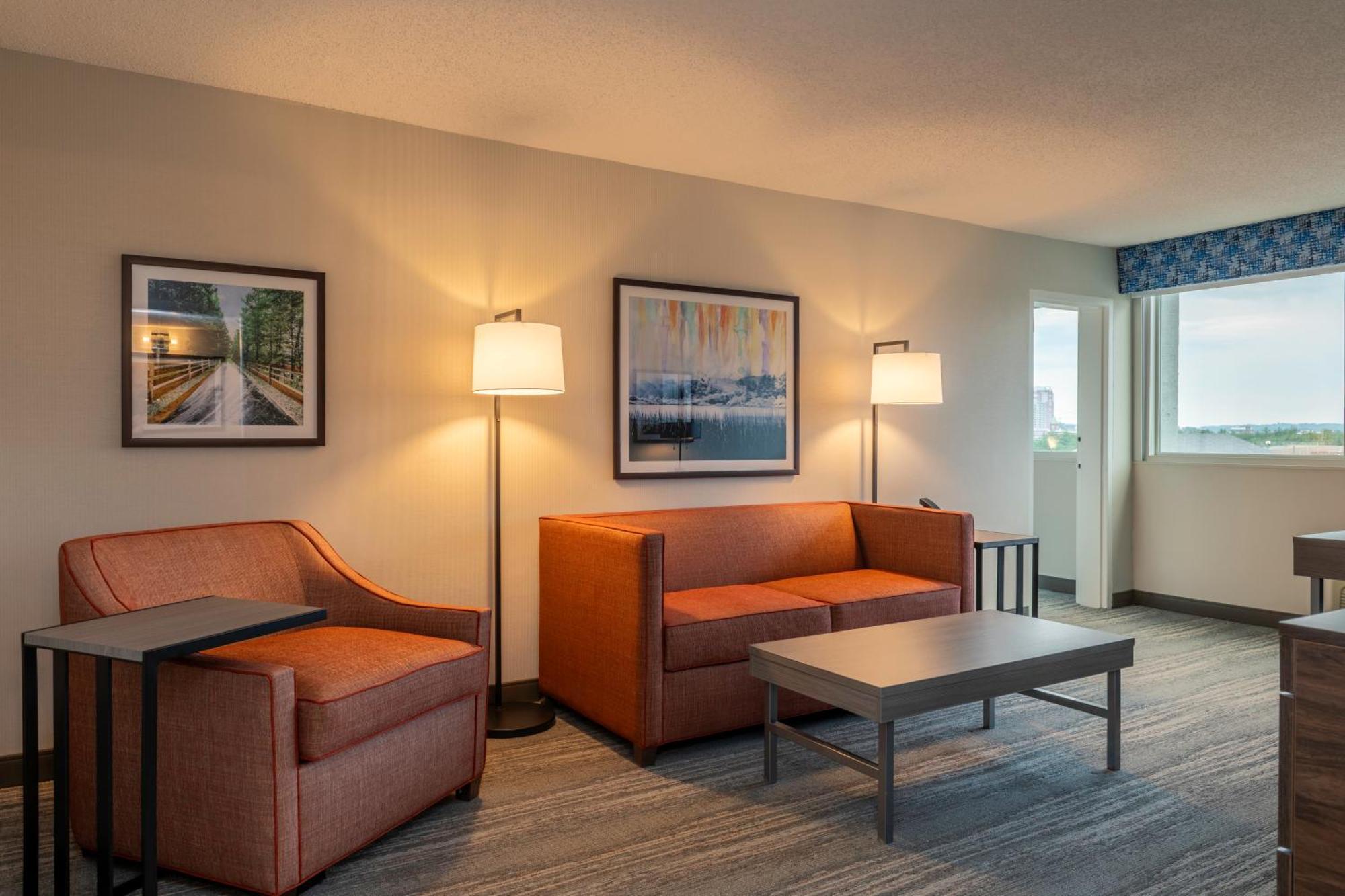 Hampton Inn Manchester Downtown Exterior photo